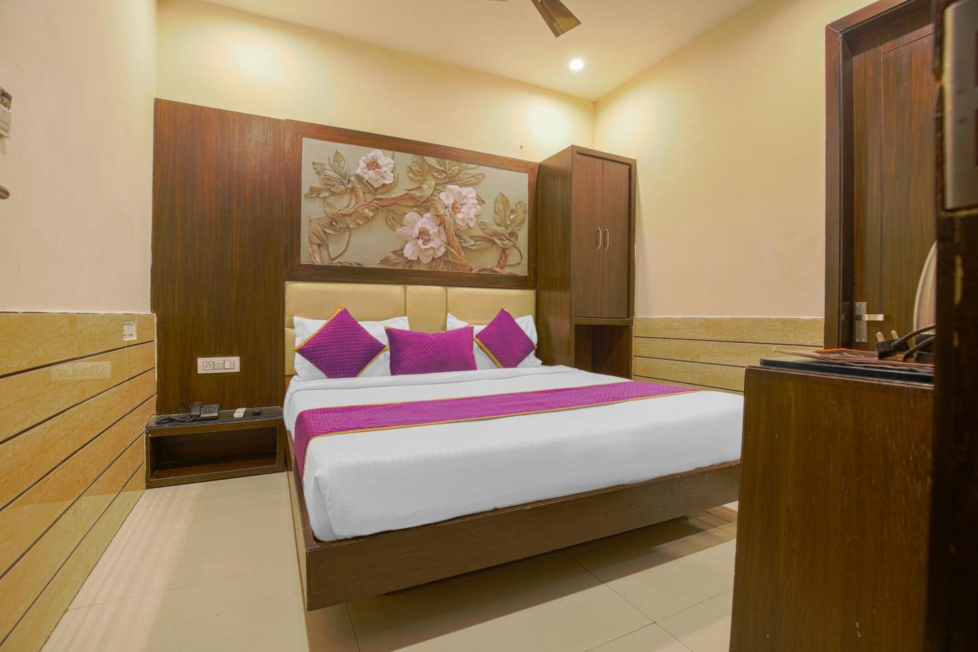 Crown, Amritsar